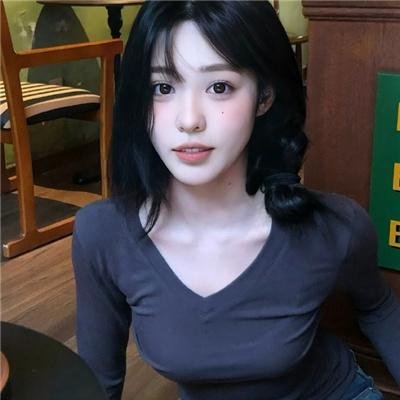 触碰的双手